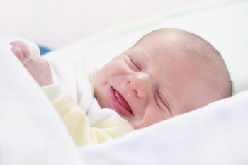 Dezvoltarea fizică și motorie a bebelușului la 0-3 luni