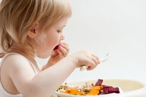 Care sunt porțiile corecte de alimente pentru copiii mici?
