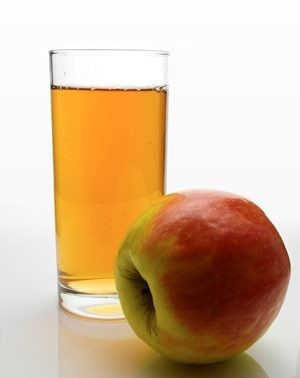Fructe întregi sau suc de fructe?