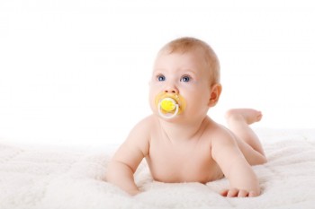 Dezvoltarea fizică și motorie a bebelușului la 4-6 luni