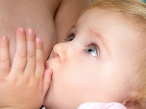 Cum poți ști dacă bebelușul primește suficient lapte?
